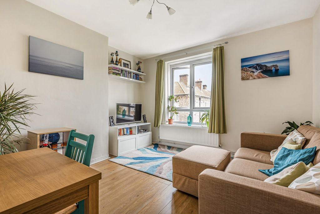 Property photo 2 of 8 Reception