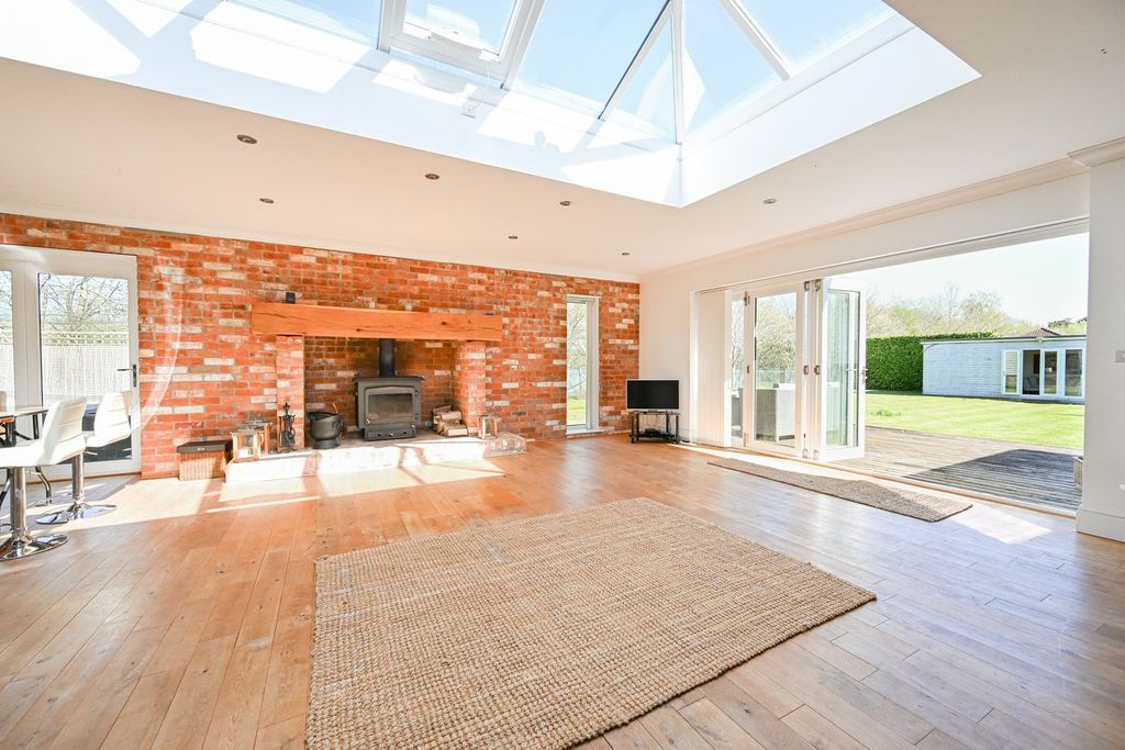 Property photo 3 of 11