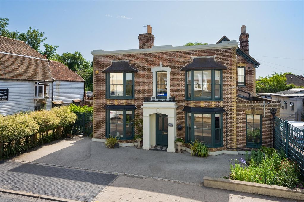 Property photo 1 of 25 Oxford Street, Whitstable