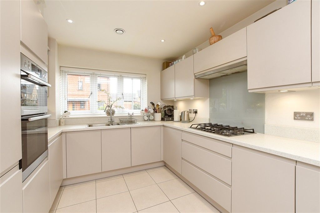 Property photo 3 of 16 Kitchen/Diner