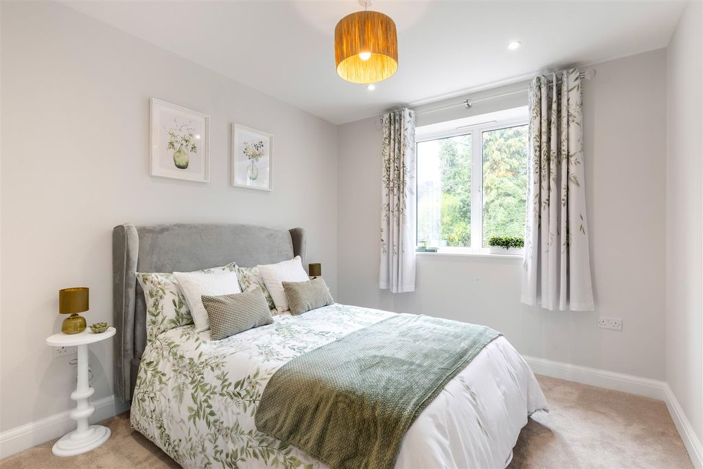 Property photo 3 of 12 5 Mclaren Court, 1 Cobham Road, Kt22 9Au-9.Jpg