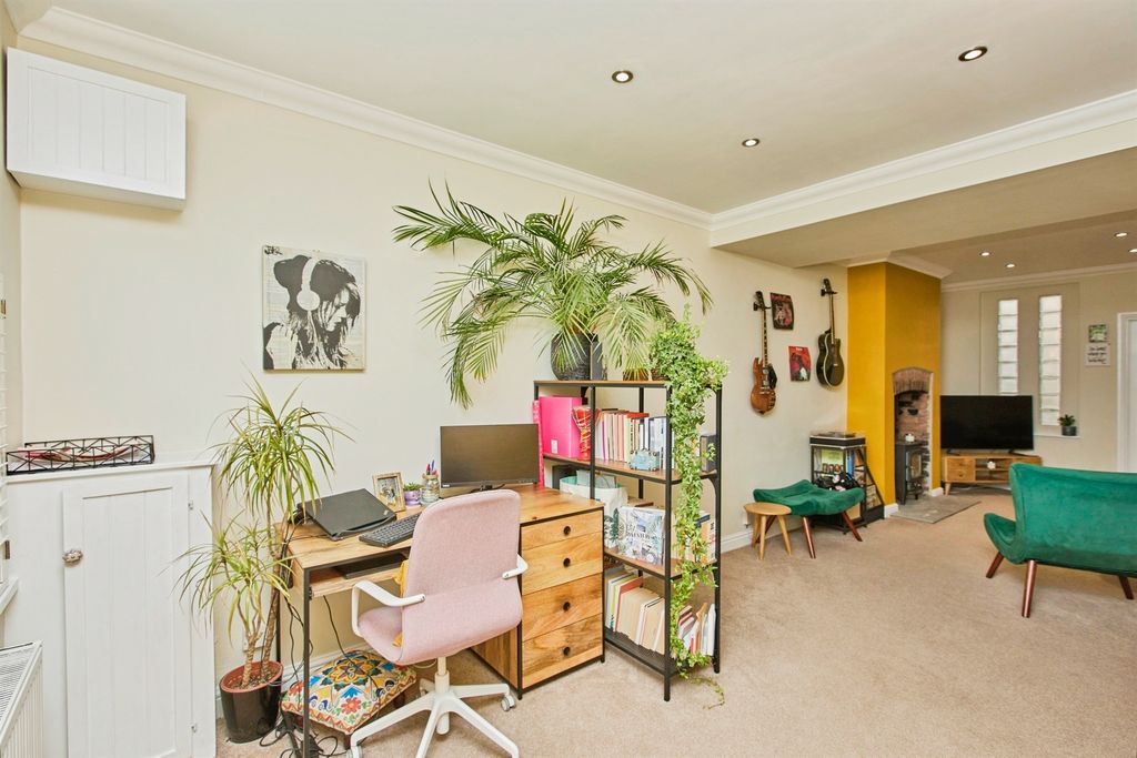 Property photo 3 of 20