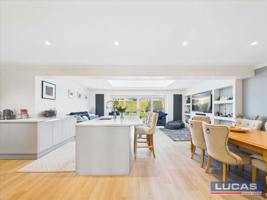 Property photo 2 of 33