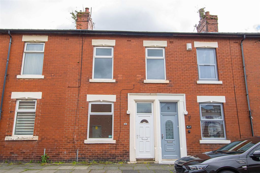 Property photo 1 of 12 Front