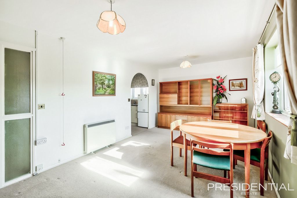 Property photo 2 of 21