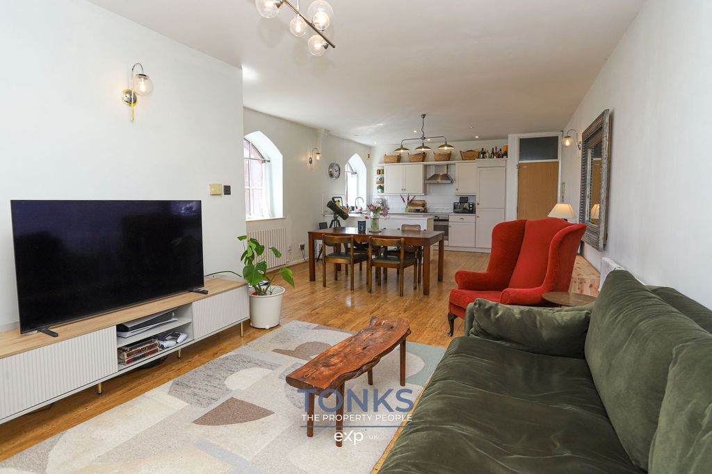 Property photo 2 of 19