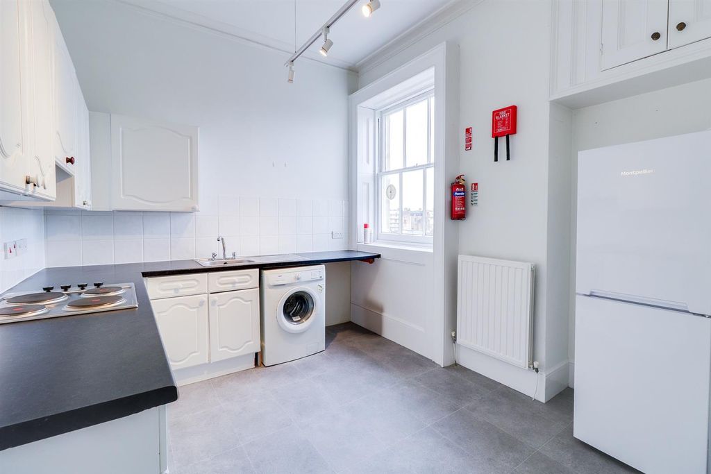 Property photo 3 of 11 Kitchen 2.Jpg