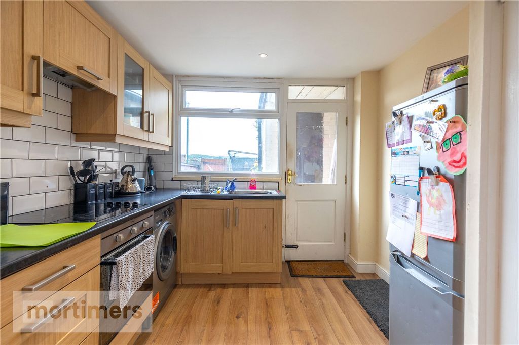 Property photo 2 of 20 Kitchen