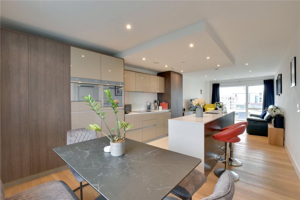 Property photo 1 of 17 Picture No. 11