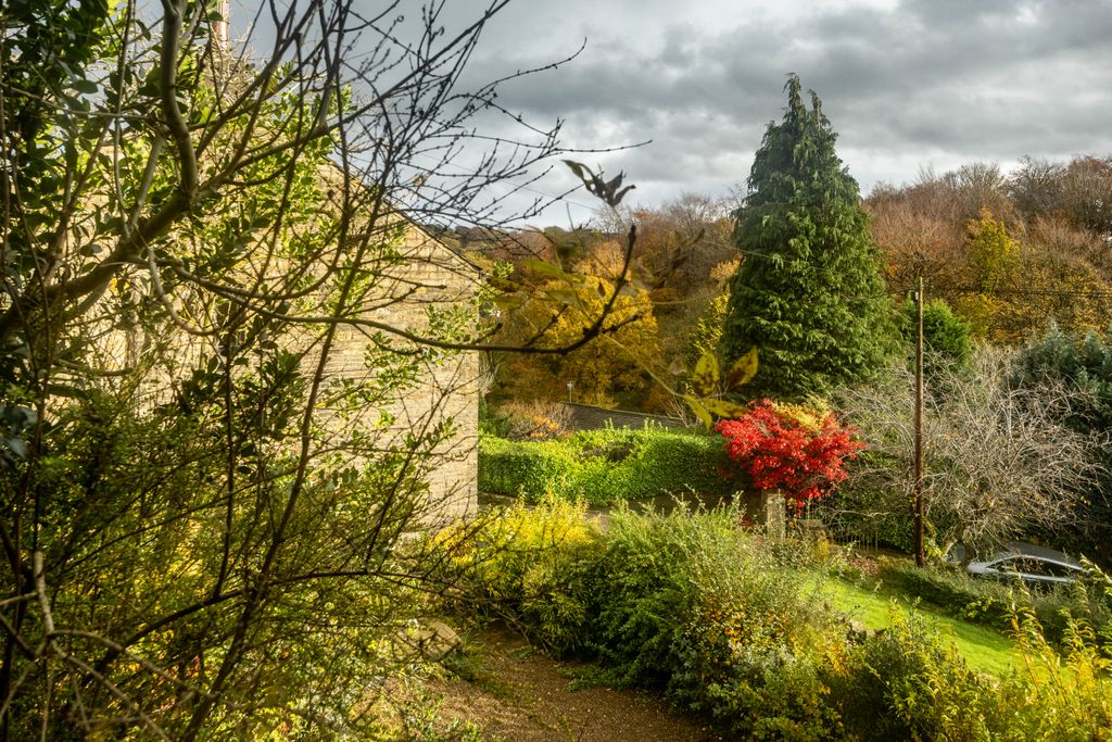 Property photo 3 of 21 Views