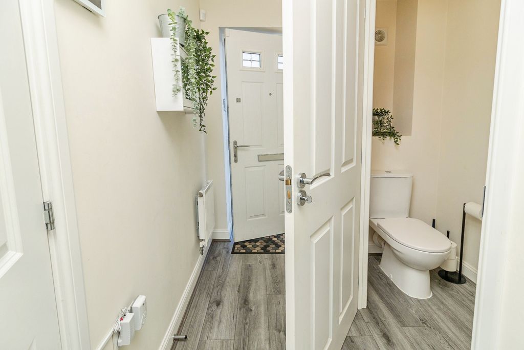 Property photo 3 of 25