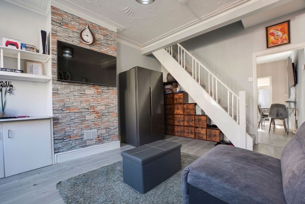 Property photo 2 of 20