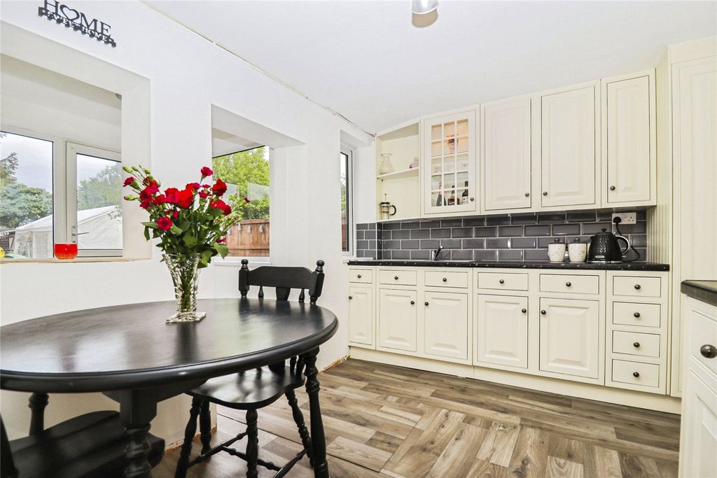 Property photo 2 of 15 Picture No. 20