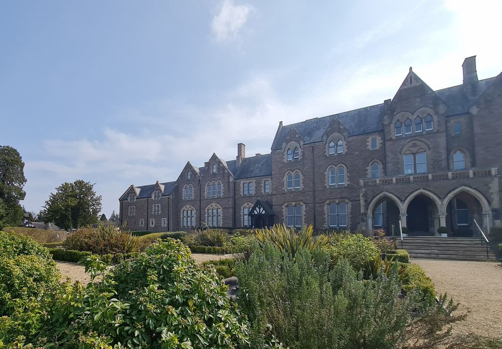 Property photo 1 of 29