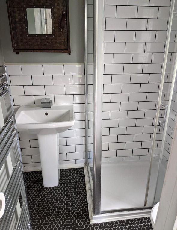 Property photo 1 of 9 Darley Ad Bathroom.Jpg