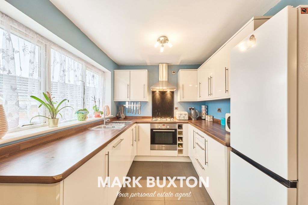 Property photo 2 of 20