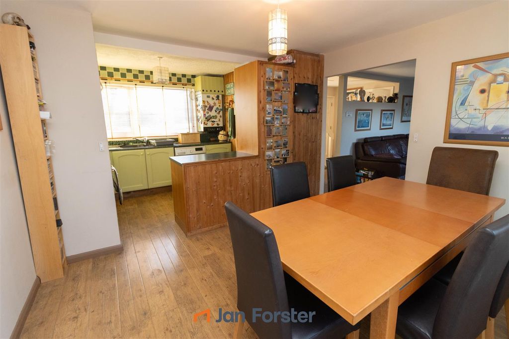 Property photo 3 of 15 Kitchen Dining Room