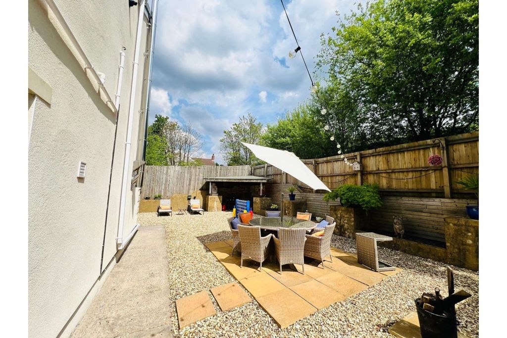 Property photo 2 of 23
