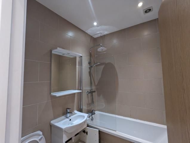 Property photo 3 of 7 Bathroom