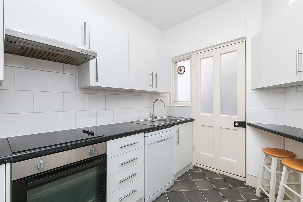 Property photo 3 of 12 4667082