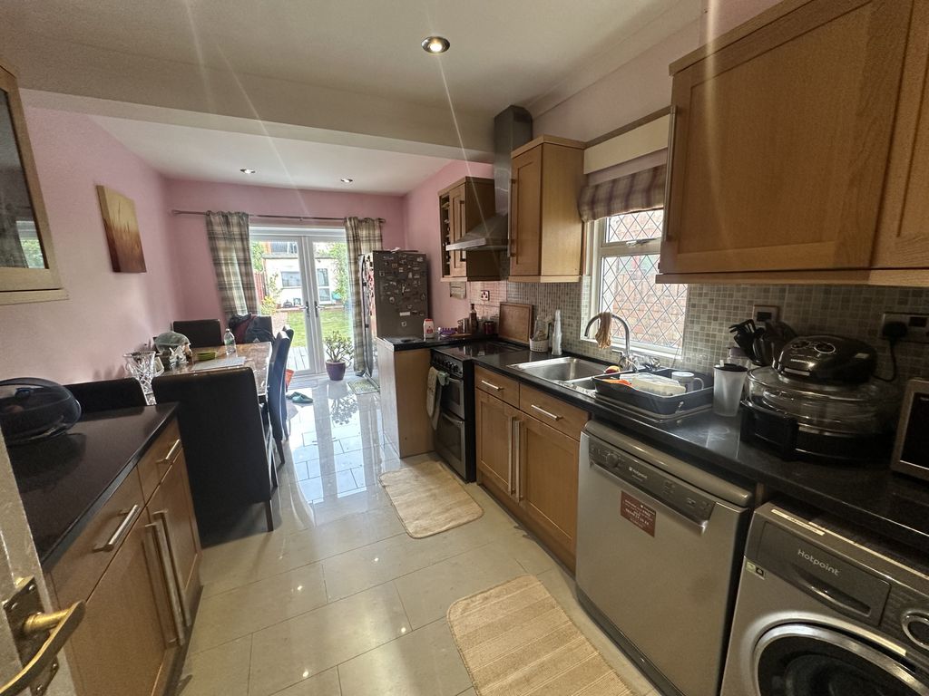 Property photo 3 of 9 Gallery