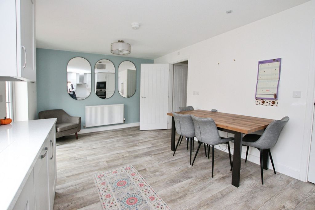 Property photo 2 of 20 4663512