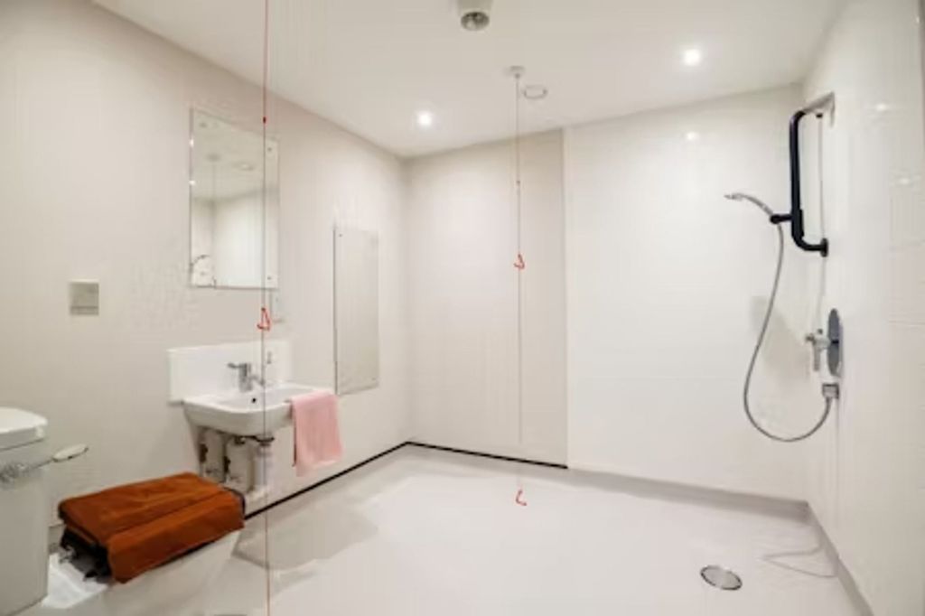 Property photo 1 of 25