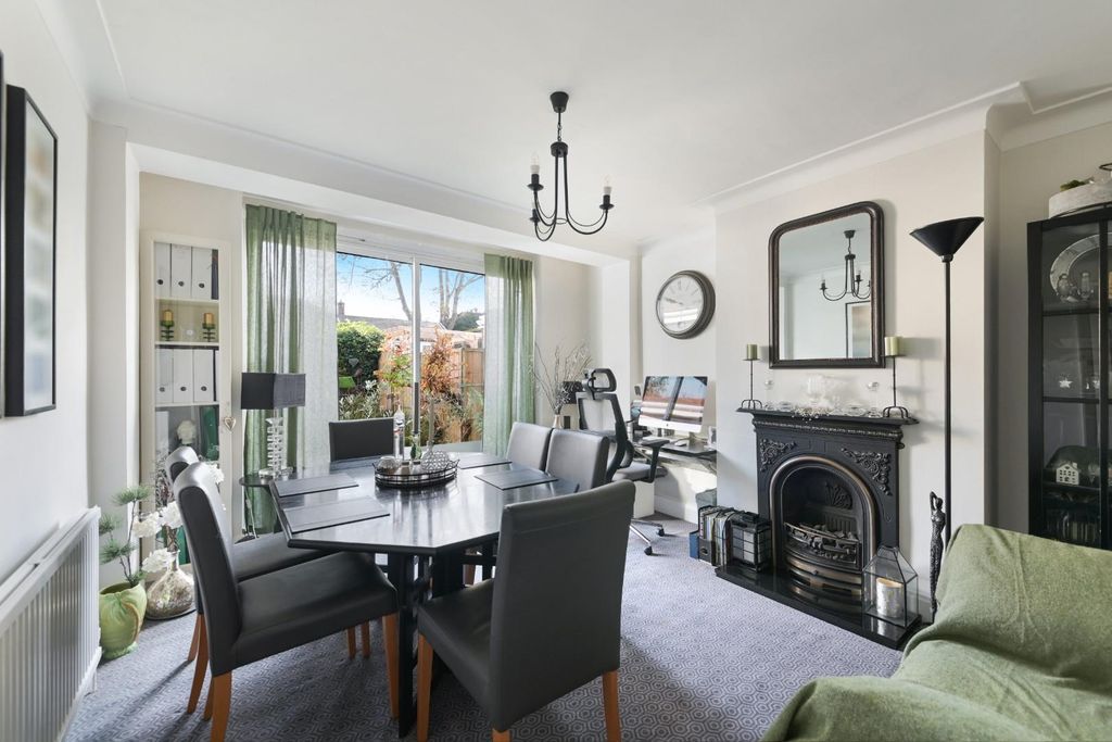 Property photo 2 of 14 Commonfield Road (10).Jpg