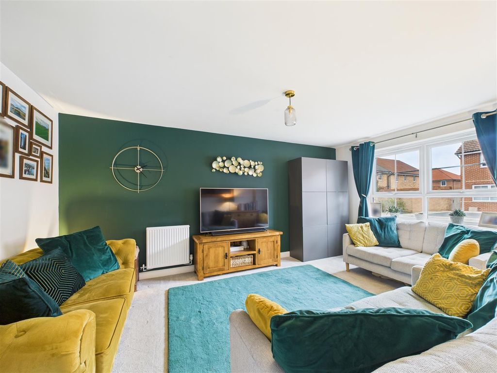 Property photo 2 of 17 Cam03303G0-Pr0232-Still025.Jpg