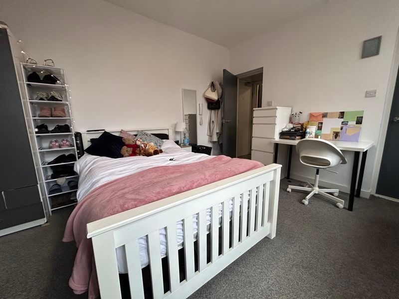 Property photo 2 of 6 Photo 5