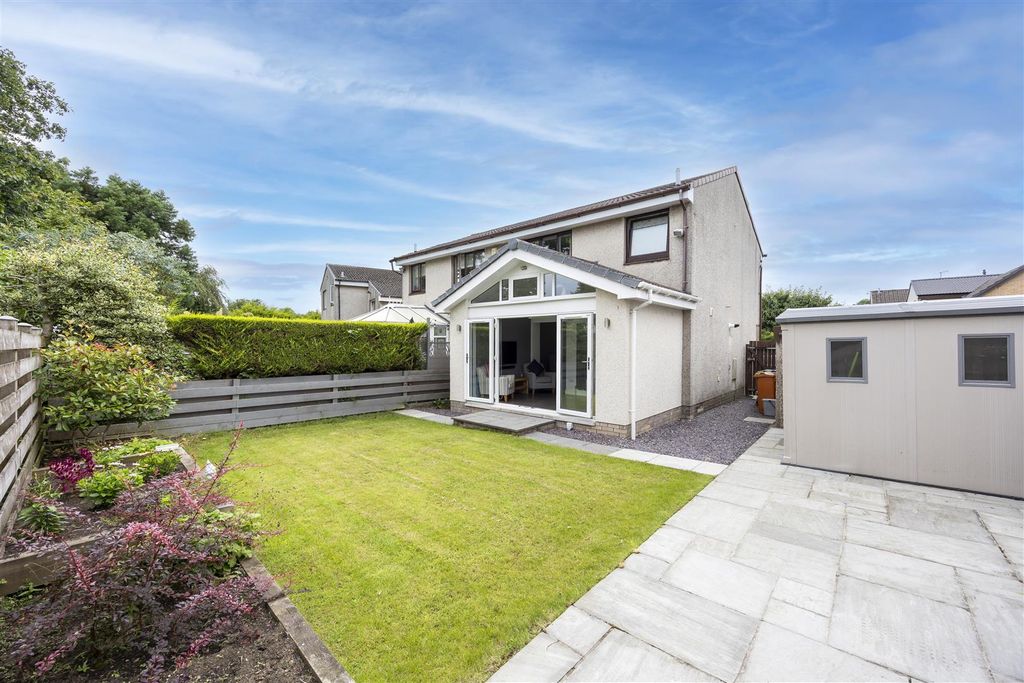 Property photo 2 of 27 17_Forest_Place_Lenzie_004.Jpg