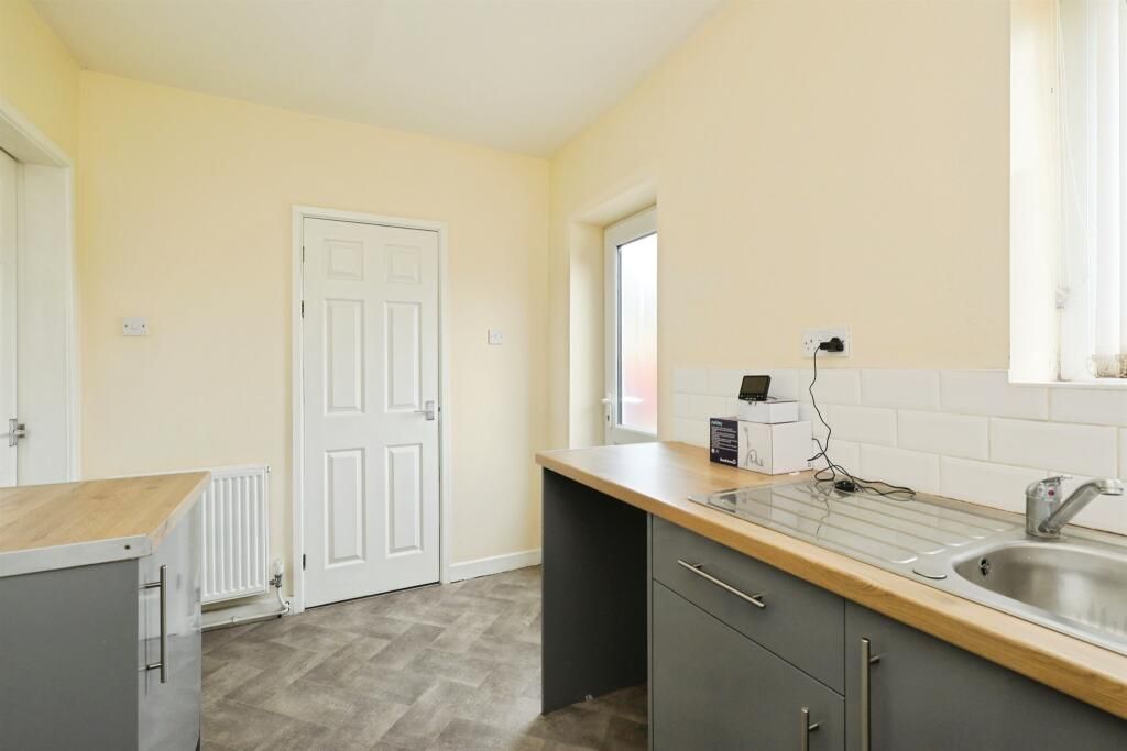 Property photo 3 of 13 Kitchen