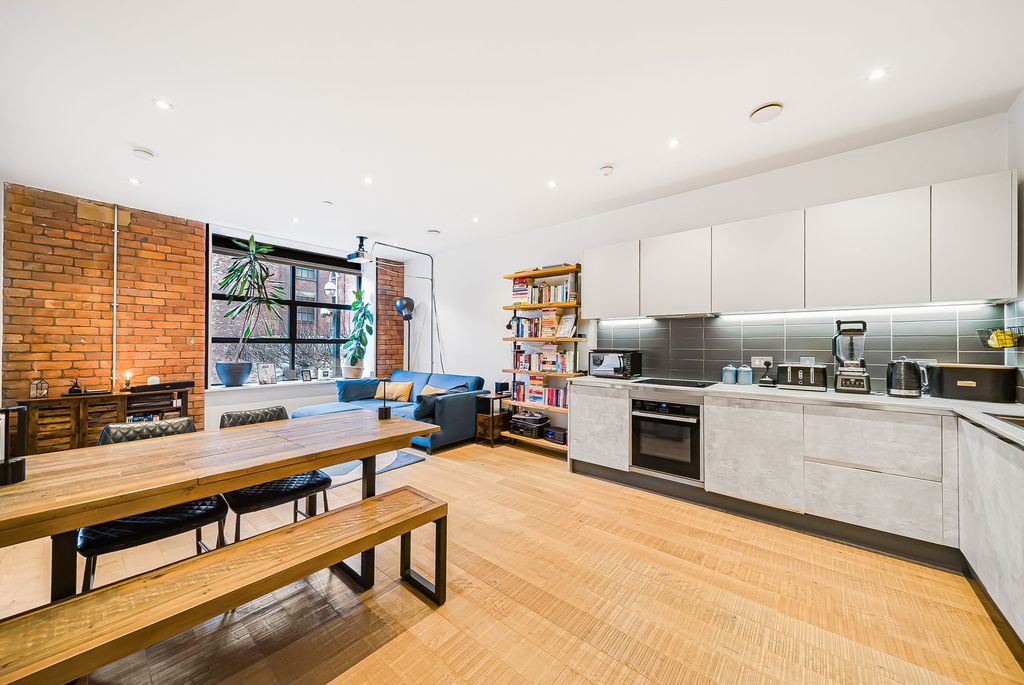 Property photo 1 of 37