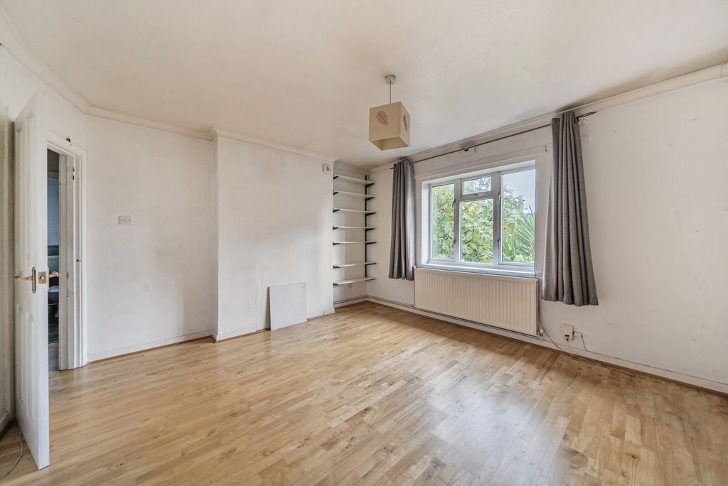 Property photo 2 of 10 Sitting Room