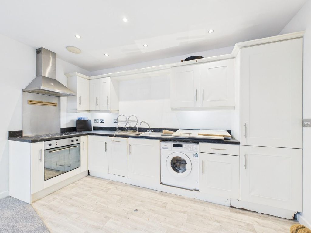 Property photo 3 of 9 Kitchen