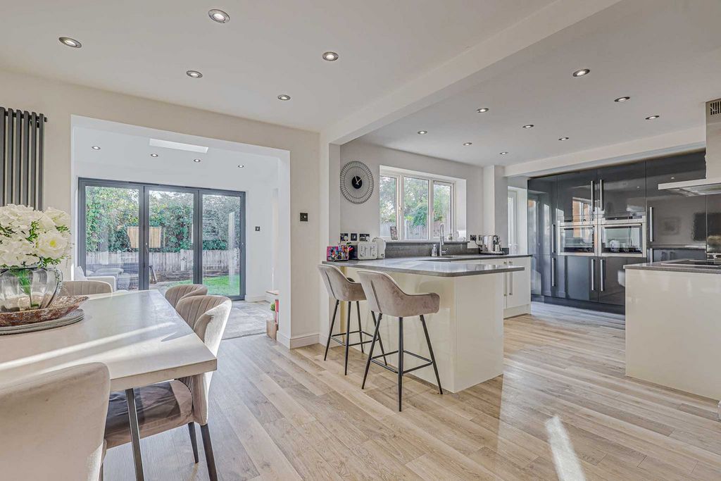 Property photo 2 of 46