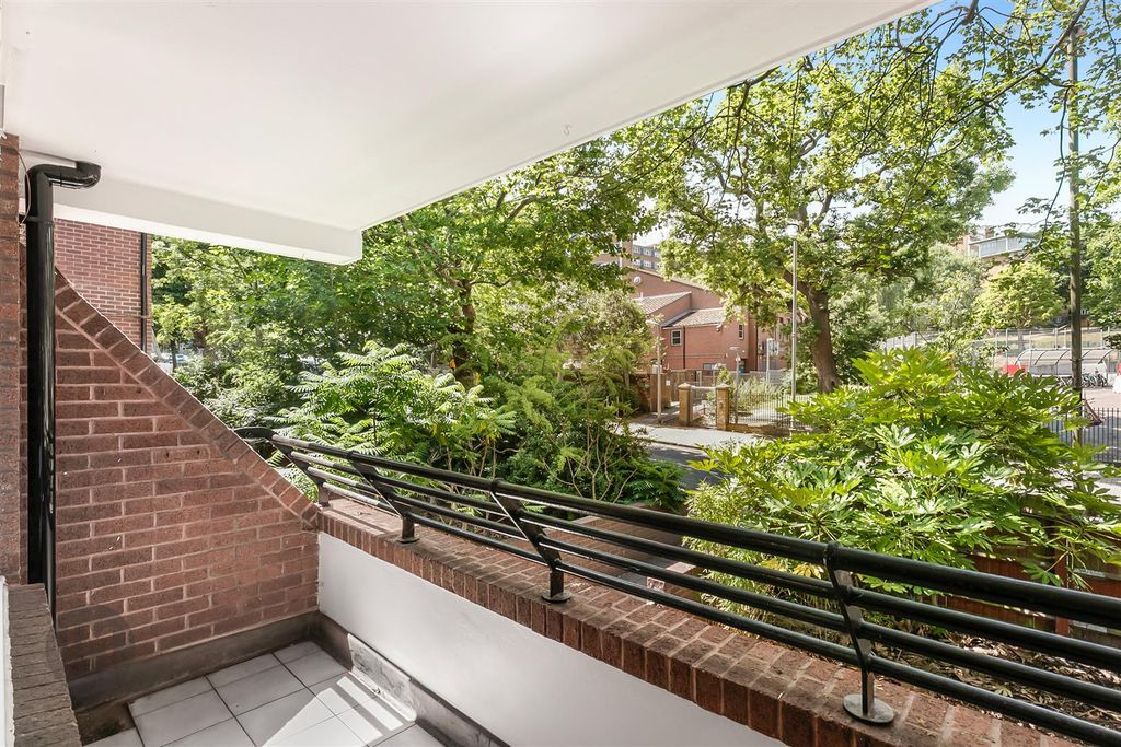 Property photo 2 of 9 Balcony
