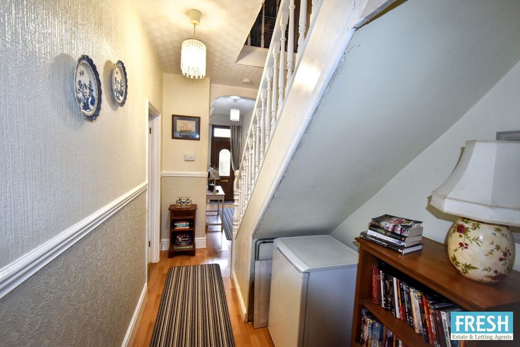 Property photo 2 of 34