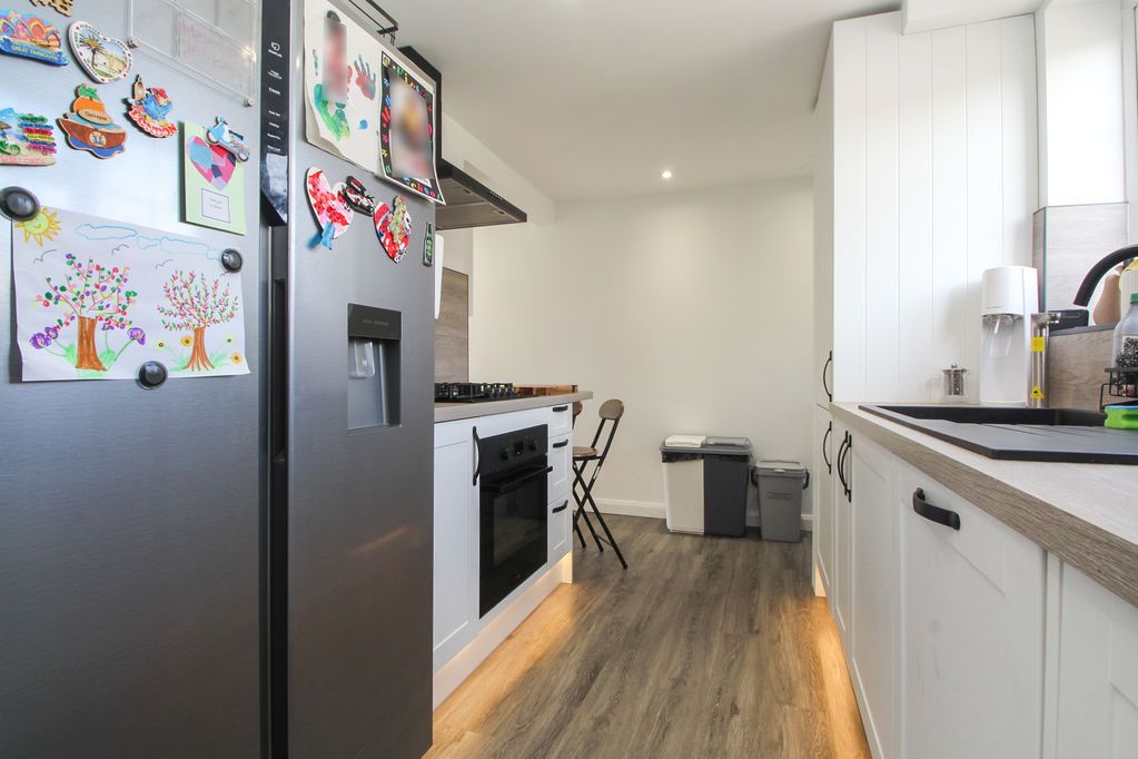 Property photo 2 of 18 Kitchen