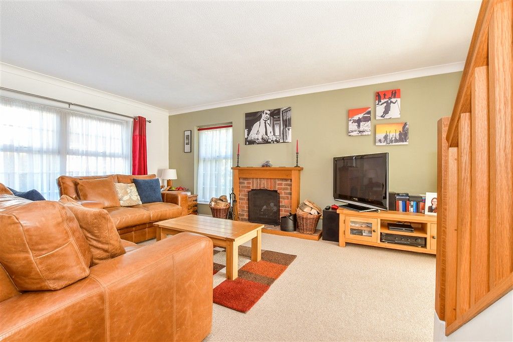 Property photo 2 of 14 Lounge