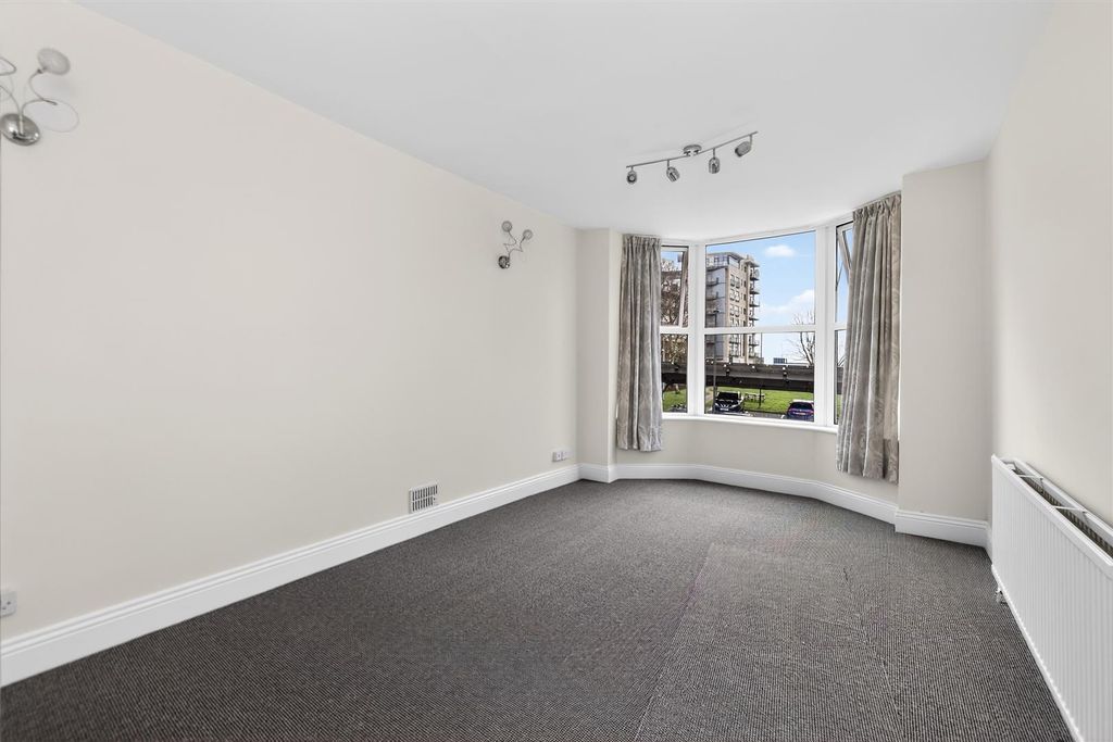 Property photo 2 of 14 Lounge/Diner