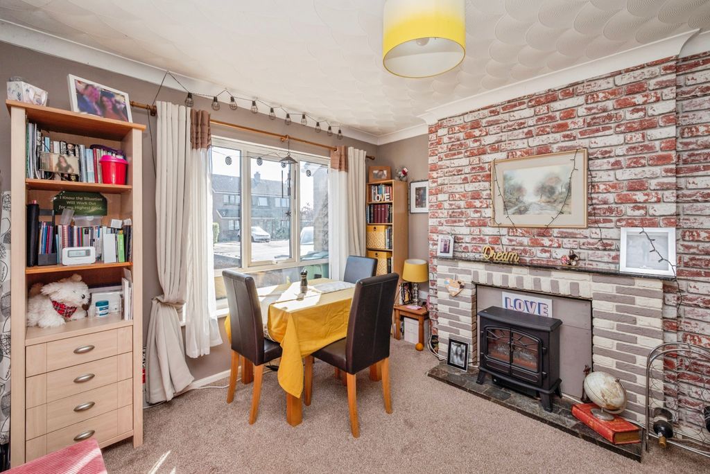 Property photo 3 of 12 Dining Area
