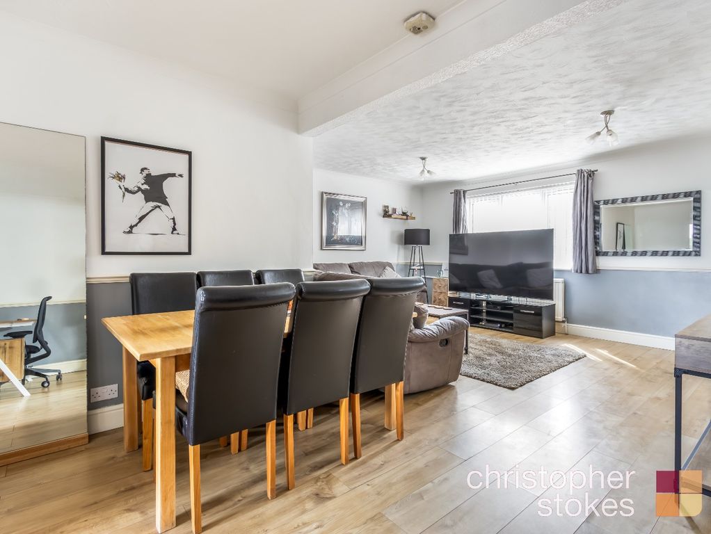 Property photo 3 of 17 4387584
