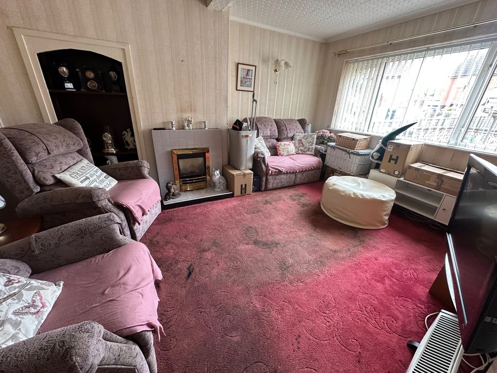 Property photo 3 of 11 Lounge