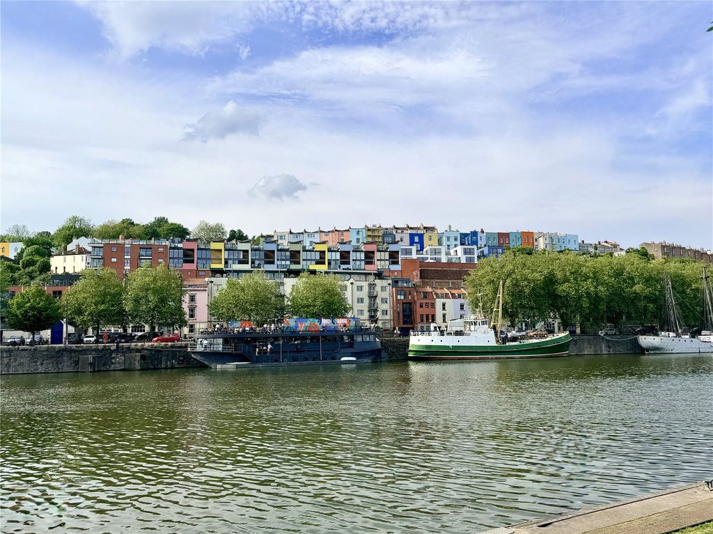 Property photo 1 of 13 Harbourside