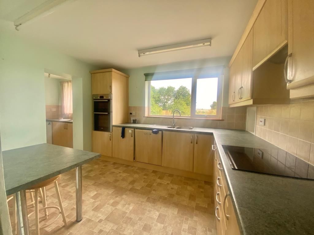 Property photo 3 of 15 Kitchen