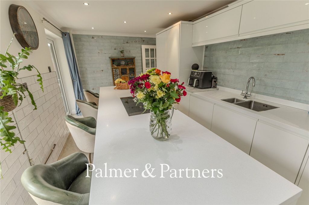 Property photo 3 of 30 Picture No. 06