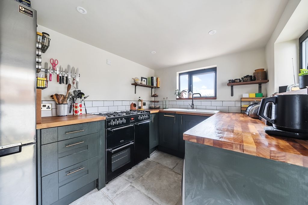 Property photo 3 of 12 Kitchen