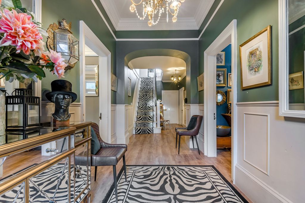 Property photo 2 of 41