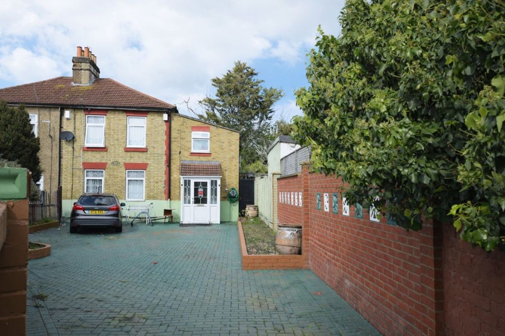 Property photo 2 of 3